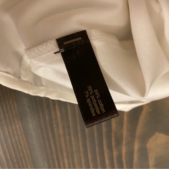 The Limited. White Ruffle Front Detail Sleeveless Blouse. Size XS. - Picture 3 of 5